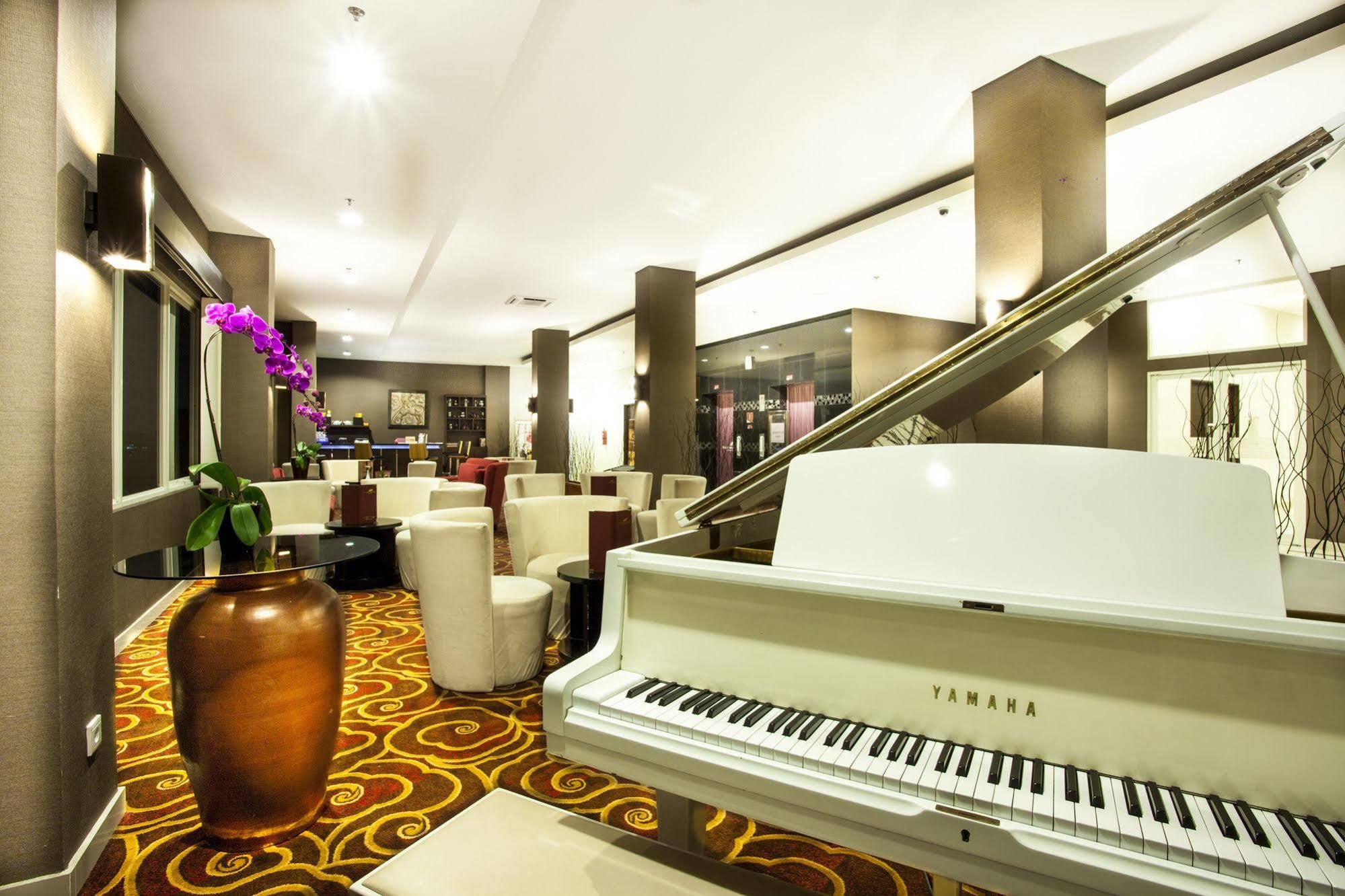 Padjadjaran Hotel Bogor Exteriör bild